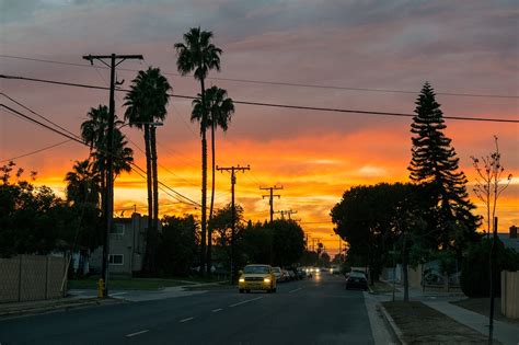 California sundown time. Although California allows buyers to cancel some types of contracts within a few days of signing the contract, auto sales contracts are not among them. Therefore, there is no law s... 