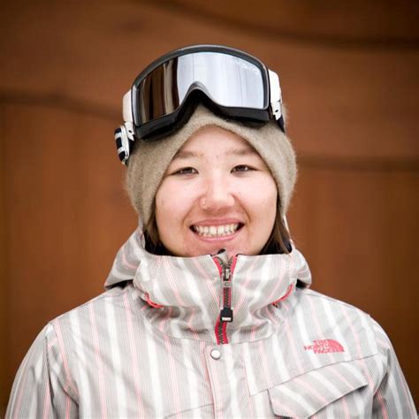 Callan Chythlook-Sifsof. Callan Chythlook-Sifsof ( Anchorage, 14 de febrero de 1989) es una deportista estadounidense que compitió en snowboard, especialista en la prueba de campo a través. 1 Es públicamente lesbiana. 2 . Consiguió una medalla de plata en los X Games de Invierno de 2011, en la prueba de campo a través. 3 .. 