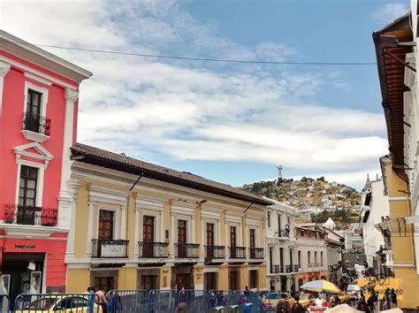 Calles, casas y gente del centro histórico de quito. - Manual for a samsung gusto 3.