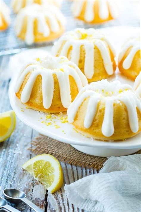 calories. 11-13 g. fat. 2 g. protein. Choose a option to see full nutrition facts. Updated: 7/27/2021. Nothing Bundt Cakes Lemon Cakes contain between 290-320 calories, depending on your choice of option. The option with the fewest calories is the 8 inch Lemon Cake (290 calories), while the 10 inch Lemon Cake contains the most calories (320 .... 