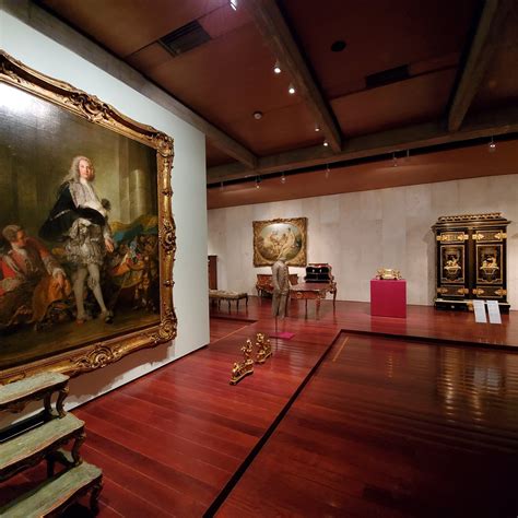  Calouste Gulbenkian ticket prices. Calouste Gulbenkian Museum ticket costs €10 for all adults aged 30 years and above. Visitors aged 12 to 29 get a discount of €4 and pay only €6 for entry, while seniors aged 65 and above must pay a discounted price of €9 for entry. .