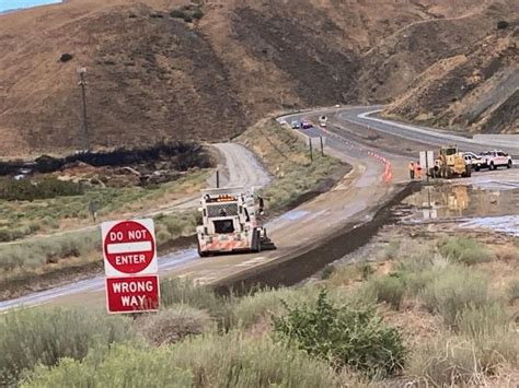 Caltrans tehachapi road conditions. UPDATE (FEB. 26, 2:00 A.M.): Caltrans announced on Twitter early Sunday morning that Highway 58 through Tehachapi has once again closed due to weather conditions. There is no estimated time on ... 