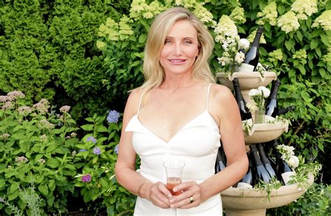 Cameron diaz scratching her vagina. .  ...