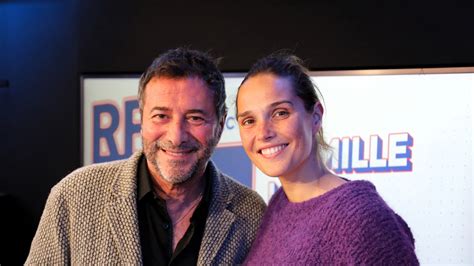 Camille Lou - "1 heure avec..." pr&eacute;sent&eacute; par Bernard Montiel
