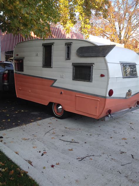 Camper 1960. The Howard and Lori vintage RV story continues this week with an account of one their favourite and early RV restoration projects—an incredibly rare and distinctive 1960 Serro … 