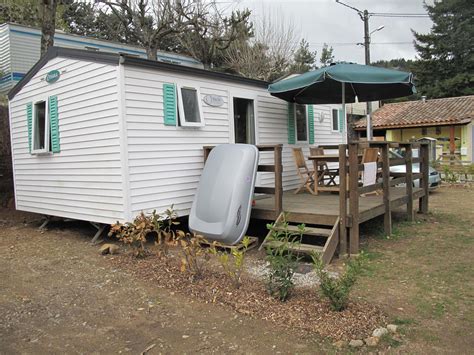 Camping en Ardèche avec caravane, tente ou camping-car.