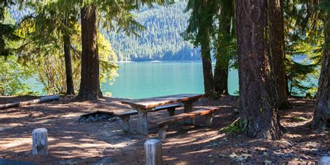 Camping near Lakewood, Washington with swimming