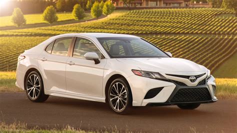 Camry trims. 5 seats. 203.0-hp, 2.5-liter, 4 Cylinder Engine (Gasoline Fuel) 32 combined MPG. 192.1" length, 57.1" height. Front Wheel Drive. 