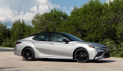 Camry xse hybrid. Jun 9, 2023 · To keep things fair, we're comparing a 2023 Toyota Camry XSE Hybrid, which starts at $35,715 and came optioned to $40,055 for this test thanks to a $925 two-tone paint treatment, a full suite of ... 