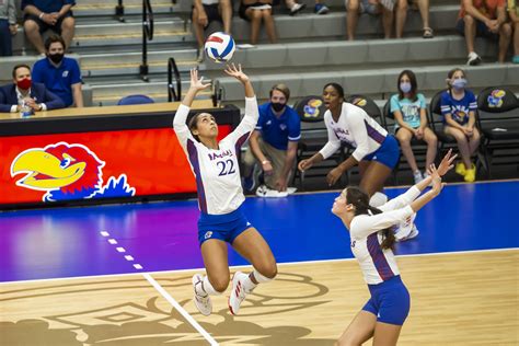 Oct 14, 2023 · The 16th-ranked Kansas volleyball team rebounded from a pair of losses at Texas last weekend and beat a fellow departing member of the Big 12 Conference, Oklahoma, in a 3-0 sweep (25-20, 25-21, 25 ... . 