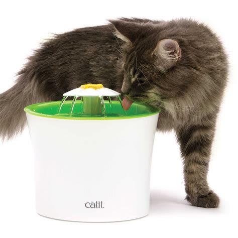 Camtit. Large entrance with removable swinging door and suitable for all cat sizes. Easy-access maintenance door to add new litter. Built-in carbon filter to remove odors, for optimal ventilation. Clear-view top window to monitor litter. Includes 2 liners for the litter box and waste bin. Made of BPA-free materials. Suitable for all clumping litter. 