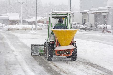 Can A Golf Cart Plow Snow? (Everything to Know)