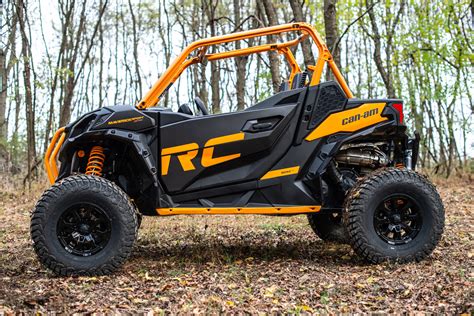 Can am. Get best-in-class power with the perfect balance of features. The Commander XT is the full package. Whether you need a full roof and XT bumper to face the elements, or arched double A-arm and more suspension travel on the 1000R—it's got it all. 100 hp. 7.6 in. digital display with keypad. 4,500-lb (2,041 kg) winch. 