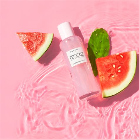 Watermelon Glow PHA+BHA Pore-Tight Toner This Glow Recipe toner is said to hydrate and tighten the skin while also helping to prep and plump skin to readily …