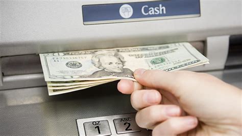 Can I withdraw $20000 from bank? There is no cash withdrawal limit and you can withdrawal as much money as you need from your bank account at any time, but there are some regulations in place for amounts over $10,000. For larger withdrawals, .... 