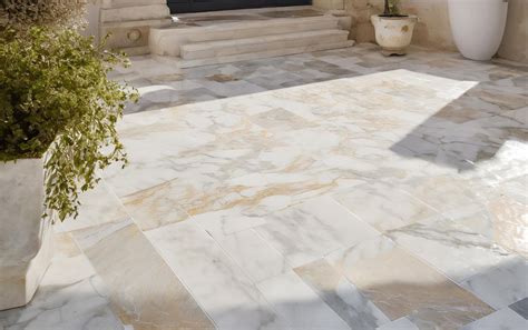 Can marble survive outside