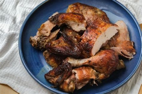 Can you freeze a rotisserie chicken. Can you freeze 4-day-old rotisserie chicken? Costco rotisserie chicken typically weighs in at around 3 lbs, a sizable family meal for the average family. Still, maybe you live alone and enjoy chicken but need to keep the leftovers if possible. 