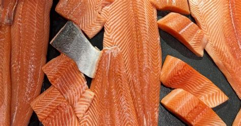 Can you freeze fresh salmon. To freeze cooked salmon, cut it up into smaller pieces, wrap each piece individually in parchment paper or any wrapping that will not remove the moisture, and place the wrapped pieces in an airtight container or sealed bag before storing in the freezer. Frozen cooked salmon can last from 4 to 6 months. 