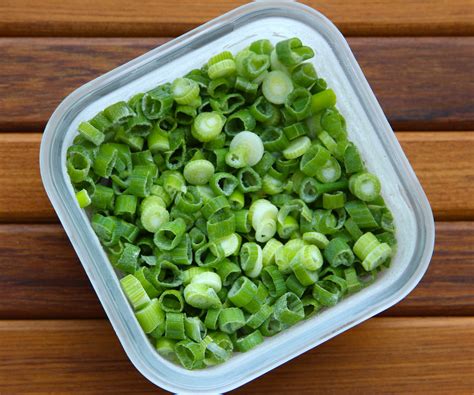 Can you freeze green onions. Although many people freeze dill, parsley, cilantro, and other herbs, they often overlook freezing green onions. However, green onions can be frozen just as successfully. Start by selecting fresh bunches of green onions and washing and sorting them. Trim off any wilted tips, unsightly shoots, and the white part of the green feathers. 