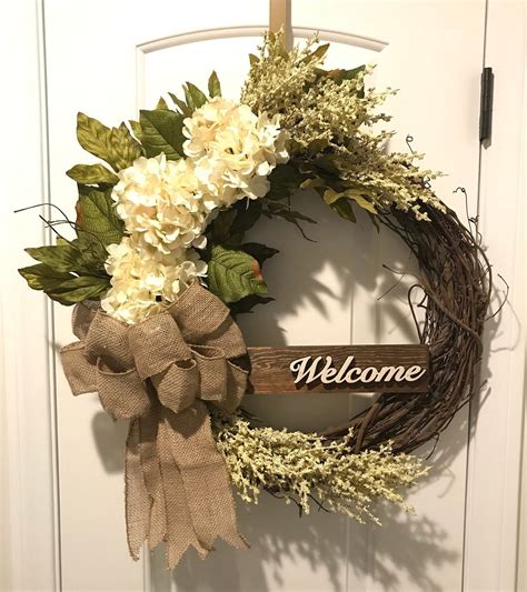 Can you have a wreath on your door all year round?