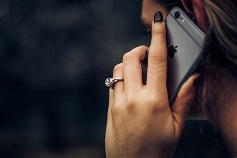 Can you keep your phone number if you switch carriers. Oct 5, 2019 · You can keep your number In most cases, you can port your number over from your old carrier. You just have to make sure your current phone plan is still active when you initiate a port. Porting also needs some important information from the primary account holder. 