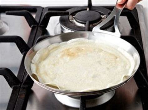 Can you make crepes in a stainless steel pan? - Chef yossi