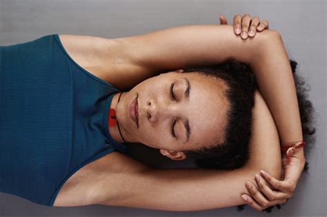 Can you meditate lying down. Examples include the yoga pose savasana, which helps people slowly relax each part of the body while lying on their backs; Zen meditation or tea ceremonies that … 