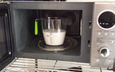 Can you microwave milk for hot chocolate?