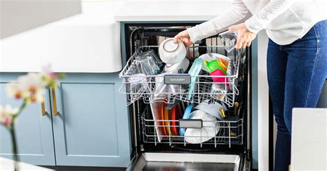 Can you put pots and pans in the dishwasher. Jan 25, 2023 · If you put tea cups in the dishwasher, these can actually be stacked on top of the side racks on the upper rack. ... How to load pots and pans. Pots and pans can be loaded in both the upper and ... 