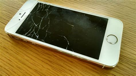 No, GameStop will not take a cracked iPhone
