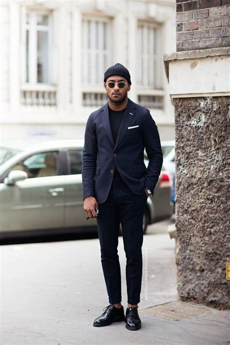 Can you wear navy and black. Here are three outfits to remind you how to wear black and navy at the same time, and why it’s a secret weapon not to be ignored or pushed aside. 