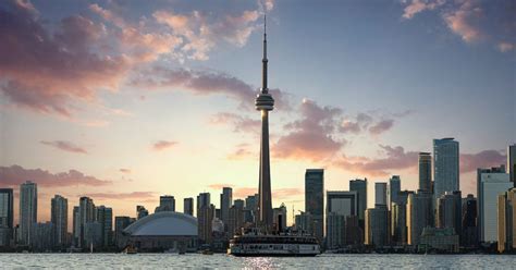 Canada toronto.  Avec son architecture ultra-moderne, le Current conditi...