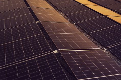 Canadian Solar to build $800 million solar panel factory in southeastern Indiana, employ about 1,200