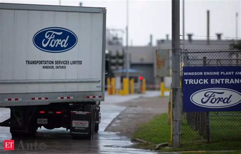 Canadian autoworkers ratify new labor agreement with Ford