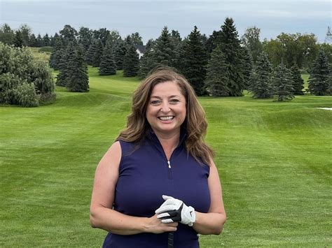 Canadian women taking up golf, challenging corporate stereotypes