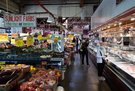 Canadians making fewer trips to the grocery store as inflation pinches: report