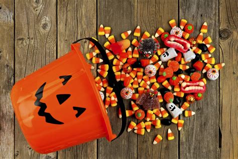 Canadians split down the middle on handing out Halloween candy, survey suggests