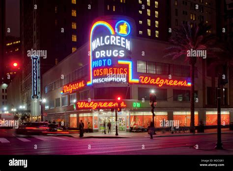 Canal and roosevelt walgreens. Walgreens just opened a redesigned store in a downtown Chicago neighborhood where most of the merchandise is intentionally kept out of sight. The store, located on 2 East Roosevelt Road, at one ... 
