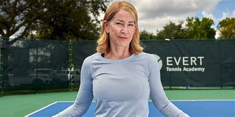 Cancer survivor Chris Evert awarded with Excellence in Cancer Awareness Award 