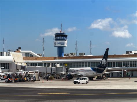 Cancun airport to playa del carmen. The distance from Cancun to Playa del Carmen is only 42 miles (68 km). The journey takes about 45 minutes by car or an hour by bus, depending on traffic. How far is … 