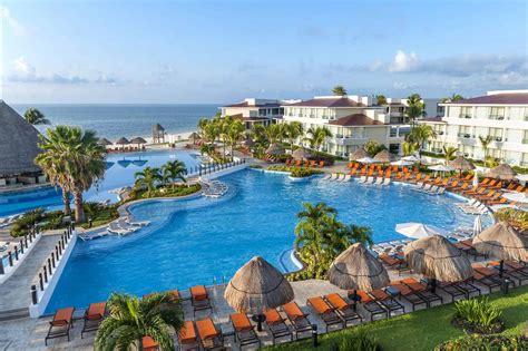 Cancun moon palace. Are you dreaming of a tropical getaway without the hassle of planning every detail? Look no further than a Cancun all-inclusive package. With its pristine beaches, vibrant nightlif... 