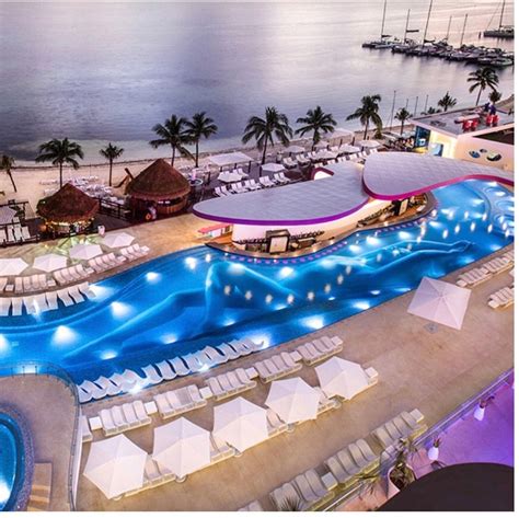 Cancun sexo. 1. Motel Costa Express. Motel Costa Express en Cancún, Quintana Roo. Una de las mejores opciones de alojamiento en Cancún es el Motel Costa Express, un espacio especial que brinda privacidad, tranquilidad y confort a sus visitantes. Es el lugar ideal para que salgas de la rutina y disfrutes de una atmósfera agradable y elegante. 
