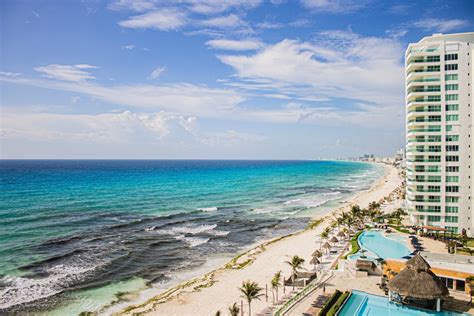Get the monthly weather forecast for Cancún, Quintana Roo, Mexico, including daily high/low, historical averages, to help you plan ahead.