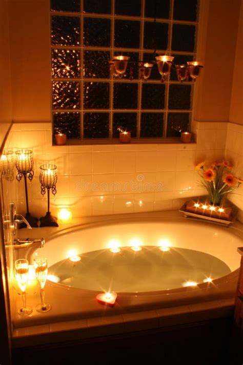 Candle lit bath hi-res stock photography and images - Alamy