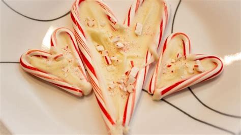 Candy Cane Heart Peppermint Bark (With Chocoley …