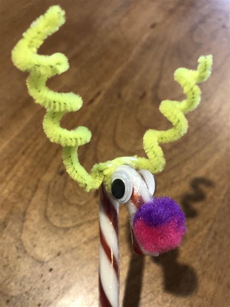 Candy Cane Reindeer : 3 Steps - Instructables