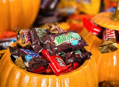 Candy prices are up. Here’s why, and how to save on Halloween