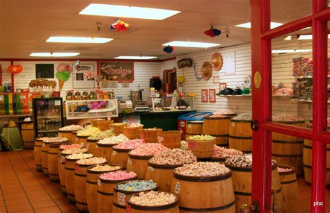 Candy shop san diego. Cousin's Candy Shop is located in Old Town and sell nothing but candy. You can purchase novelty candy, fudge, chocolate, sugar free candies, nostalgic candy, honey sticks, taffy, peppermint sticks and so forth. 