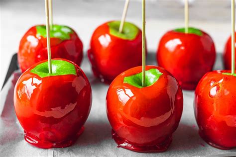 Candyapple - Classic red candy apples made with fresh Granny Smith apples. The suggested shelf life of a candy apple is 10-15 days if refrigerated. NOTE: There is a minimum order of 6 Candy apples required. Classic red candy apples made with fresh Granny Smith apples.