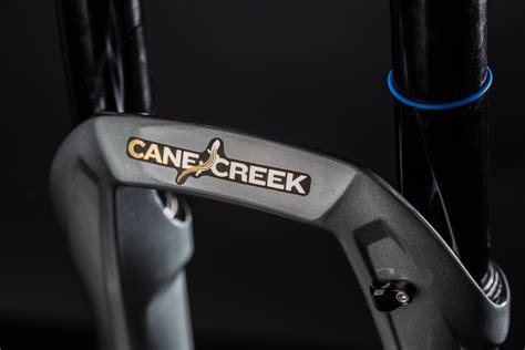 Canecreek - The Hellbender 70 Lite is an ideal headset choice for any bike where weight savings is a priority – a lightweight headset that doesn’t lack durability or performance. Highlights: ZS – 90 grams, IS – 54 grams. 6061 T-6 Aluminum, contoured and relieved to minimize weight and maximize strength. Alloy dual-seal crown race.